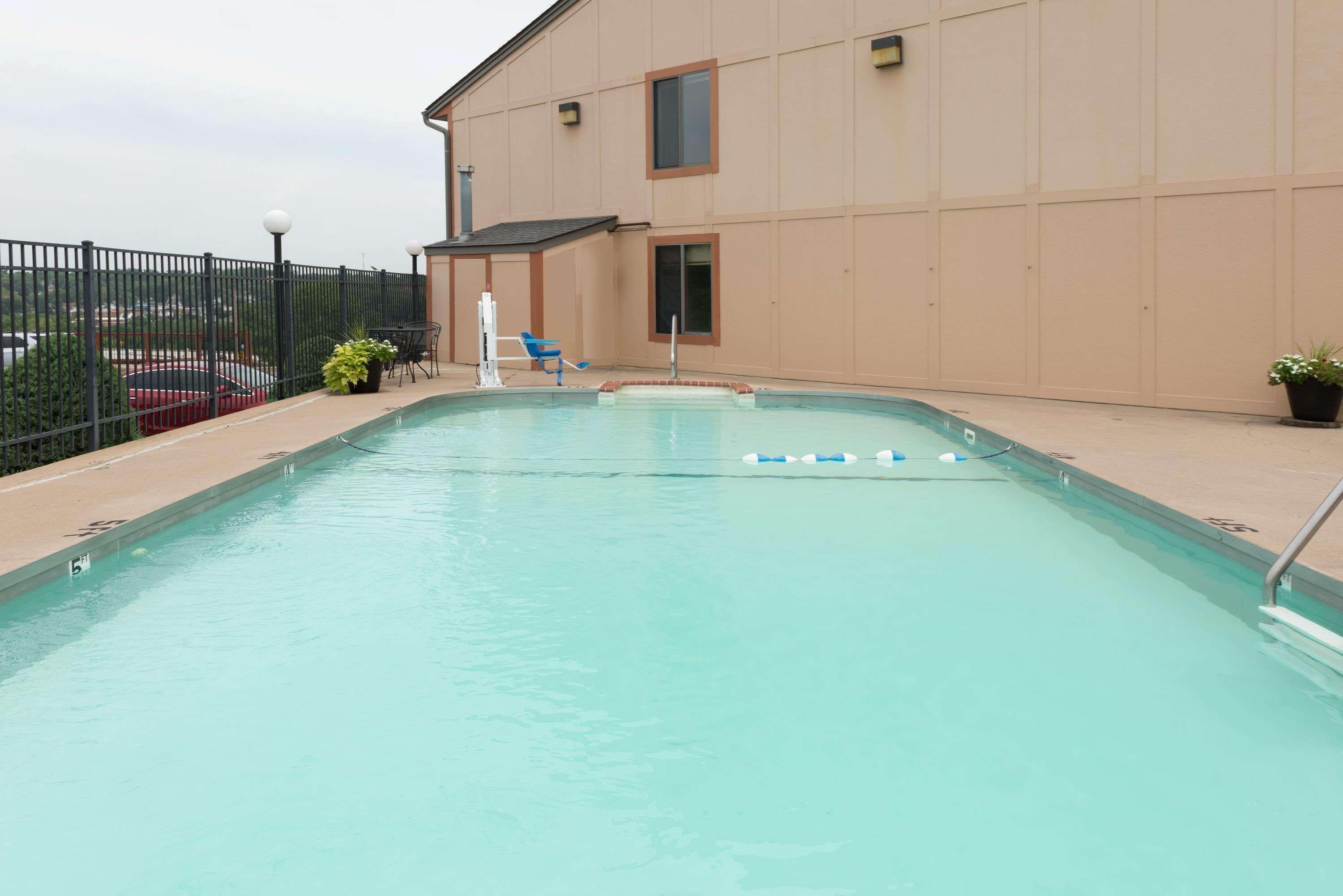Super 8 By Wyndham Hannibal Exterior photo